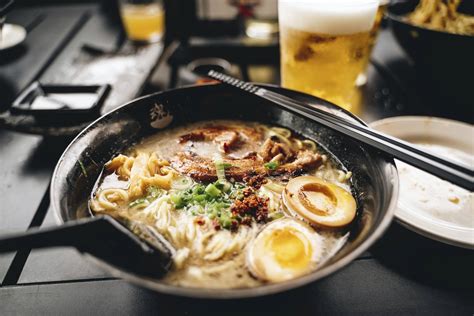 24時間営業 ラーメン チェーン 店: 夜の街を照らす麺の灯